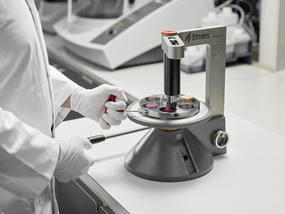 研磨と琢磨用アクセサリー | Struers.com